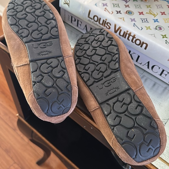 UGG Brown Loafers Cozy Slip-On Shoes
Very good condition
Please see pictures - Picture 5 of 6